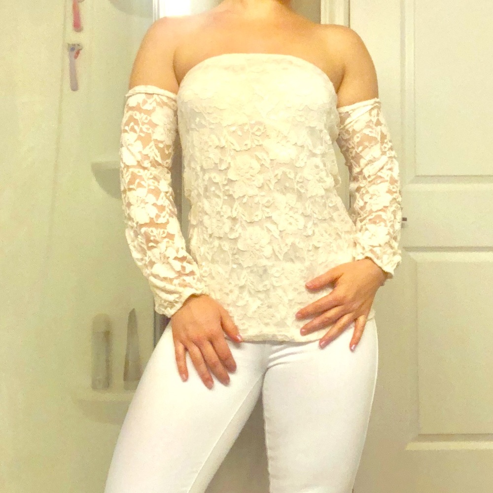 Tobi off shoulder lace top size small